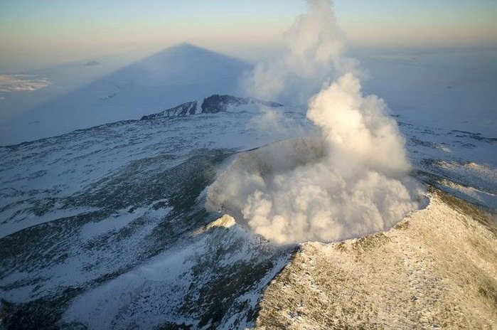 В Антарктиде обнаружен активный вулкан